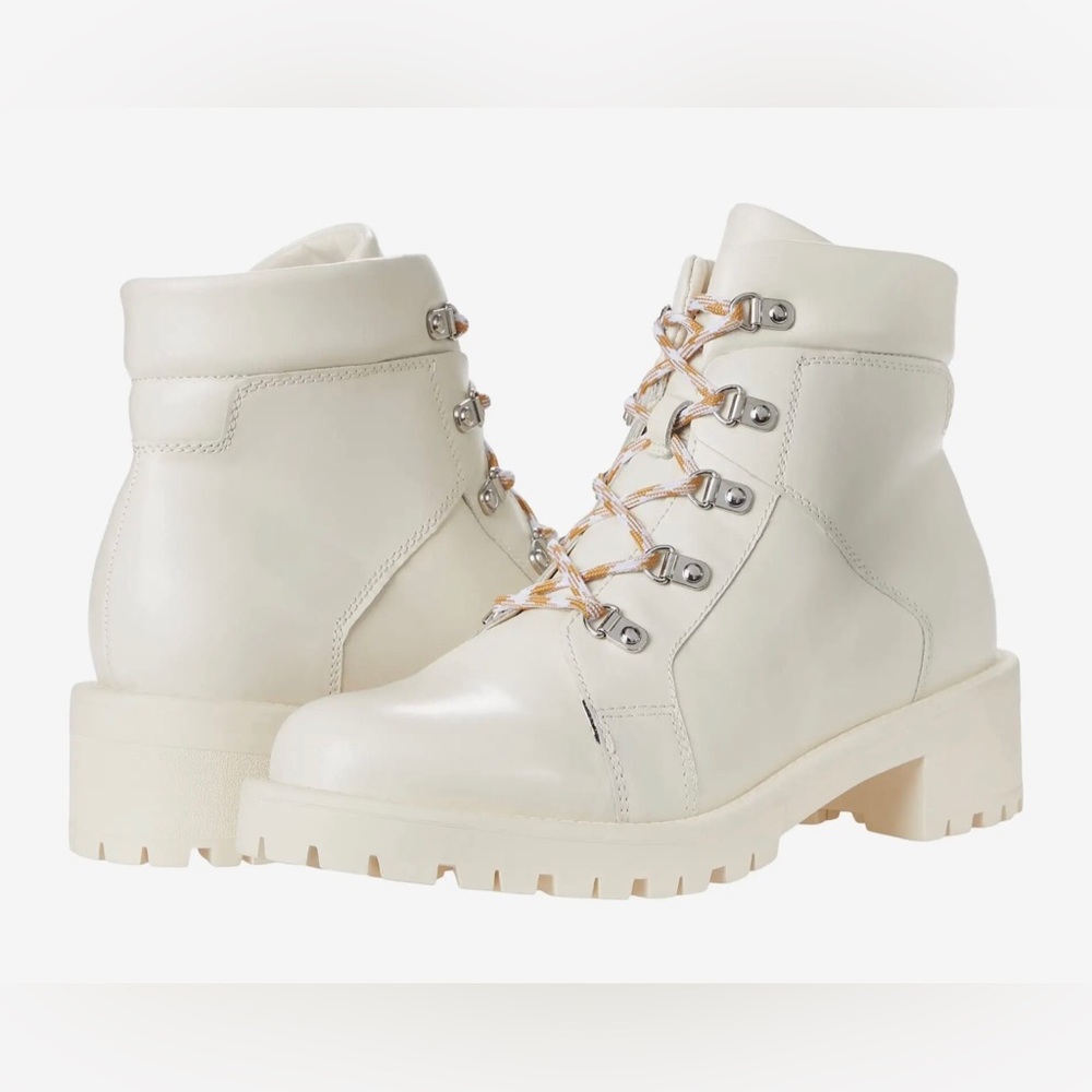 Like New Blondo Molly Waterproof boots in Bone